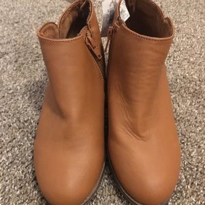 PRICE DROP!!! NWT Girls boots size 2 Old Navy
